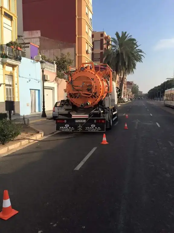 Desatasco con camion cuba en Fuenlabrada